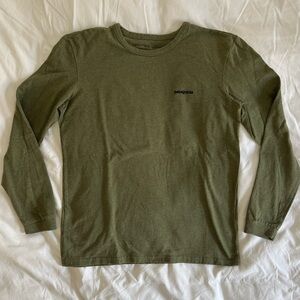 Patagonia W's Long-Sleeved P-6 Logo
Responsibili-Tee